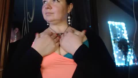 Snapshot of amorelara chatting on 12-02-24, 02:52 amorelara online show from 12-02-24, 02:52