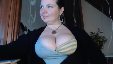 Snapshot of amorelara chatting on 01-27-25, 07:24 amorelara online show from 01-27-25, 07:24