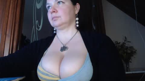 Snapshot of amorelara chatting on 01-31-25, 02:28 amorelara online show from 01-31-25, 02:28