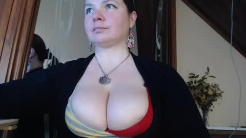 Snapshot of amorelara chatting on 02-10-25, 12:29 amorelara online show from 02-10-25, 12:29