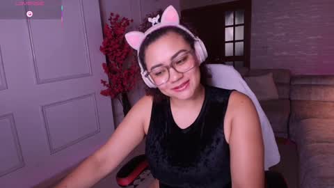 Snapshot of amy_carter_x chatting on 04-06-26, 11:49 Amy online show from 04-06-26, 11:49