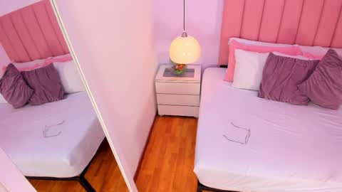 Snapshot of amy_ferreira chatting on 09-24-25, 02:59 Aleja online show from 09-24-25, 02:59