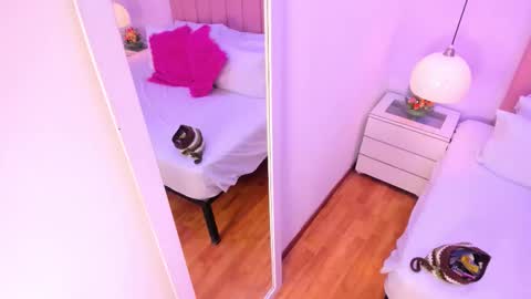 Snapshot of amy_ferreira chatting on 09-28-25, 03:23 Aleja online show from 09-28-25, 03:23