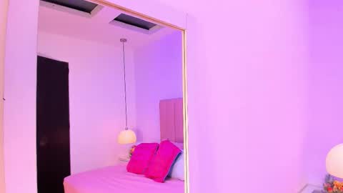 Snapshot of amy_ferreira chatting on 10-17-25, 03:31 Aleja online show from 10-17-25, 03:31