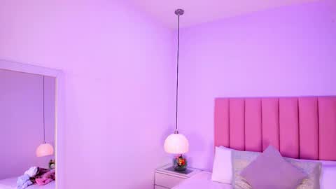 Snapshot of amy_ferreira chatting on 11-07-25, 03:28 Aleja online show from 11-07-25, 03:28