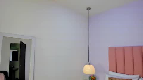 Snapshot of amy_ferreira chatting on 11-09-25, 03:05 Aleja online show from 11-09-25, 03:05