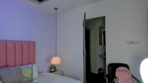 Snapshot of amy_ferreira chatting on 11-10-25, 02:54 Aleja online show from 11-10-25, 02:54