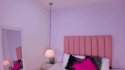 Snapshot of amy_ferreira chatting on 11-11-25, 02:55 Aleja online show from 11-11-25, 02:55