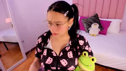 Snapshot of amy_ferreira chatting on 11-19-25, 02:55 Aleja online show from 11-19-25, 02:55