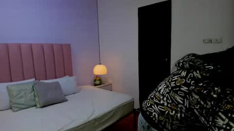 Snapshot of amy_ferreira chatting on 11-24-25, 12:32 Aleja online show from 11-24-25, 12:32