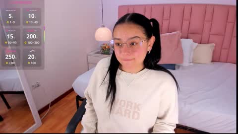 Snapshot of amy_ferreira chatting on 12-14-25, 03:01 Aleja online show from 12-14-25, 03:01