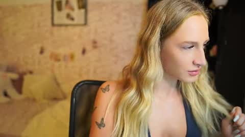 amy_johns_ online show from 11-12-25, 09:10