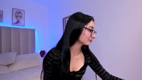 Snapshot of amy_lit chatting on 01-09-25, 03:04 Hello I am Allison Welcome to my room and let is  have a good time together whith me online show from 01-09-25, 03:04