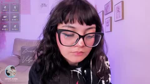Snapshot of amy_lit chatting on 09-13-25, 07:13 Hello I am Allison Welcome to my room and let is  have a good time together whith me online show from 09-13-25, 07:13