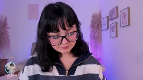 Snapshot of amy_lit chatting on 09-23-25, 08:12 Hello I am Allison Welcome to my room and let is  have a good time together whith me online show from 09-23-25, 08:12