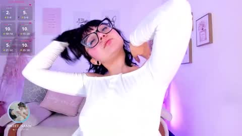 Snapshot of amy_lit chatting on 09-29-25, 08:13 Hello I am Allison Welcome to my room and let is  have a good time together whith me online show from 09-29-25, 08:13