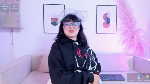 Snapshot of amy_lit chatting on 10-14-25, 07:58 Hello I am Allison Welcome to my room and let is  have a good time together whith me online show from 10-14-25, 07:58