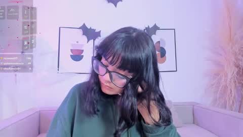 Snapshot of amy_lit chatting on 10-21-25, 08:31 Hello I am Allison Welcome to my room and let is  have a good time together whith me online show from 10-21-25, 08:31