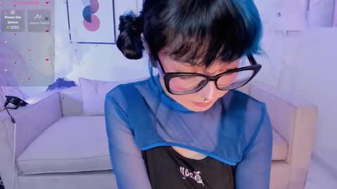 Snapshot of amy_lit chatting on 11-04-25, 08:19 Hello I am Allison Welcome to my room and let is have a good time together whith me online show from 11-04-25, 08:19