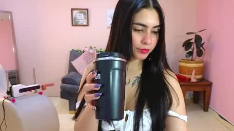 Snapshot of amy_lovelydoll chatting on 10-23-25, 07:56 Amy online show from 10-23-25, 07:56