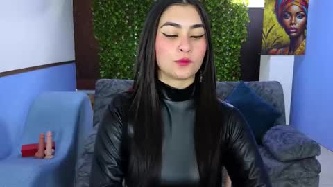 Snapshot of amy_lovelydoll chatting on 11-12-25, 07:13 Amy online show from 11-12-25, 07:13