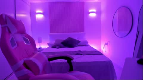 Emily online show from 12-21-24, 05:40