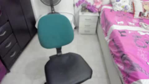 Snapshot of amy_queents chatting on 12-24-24, 05:49 Amy Caroland online show from 12-24-24, 05:49