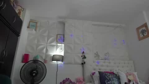 Snapshot of amy_queents chatting on 12-31-24, 05:40 Amy Caroland online show from 12-31-24, 05:40