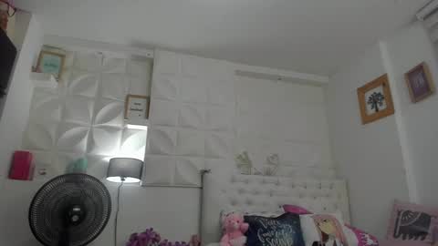 Snapshot of amy_queents chatting on 02-09-25, 11:15 Amy Caroland online show from 02-09-25, 11:15