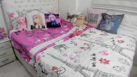 Snapshot of amy_queents chatting on 02-15-25, 01:31 Amy Caroland online show from 02-15-25, 01:31