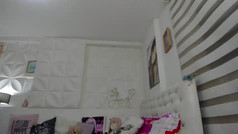 Snapshot of amy_queents chatting on 10-27-25, 12:04 Amy Caroland online show from 10-27-25, 12:04