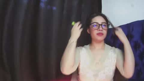 Snapshot of amy_swan09 chatting on 02-21-25, 11:44 Amy online show from 02-21-25, 11:44