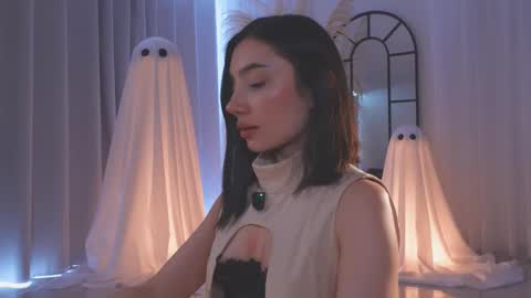 Amy Armstrong online show from 10-26-25, 07:42