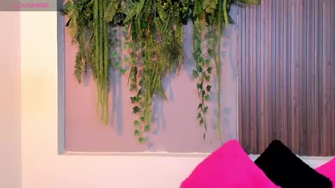 Snapshot of amybarton chatting on 09-29-25, 04:01 My name is AMY... Nice to meet you thumb up me please its important online show from 09-29-25, 04:01