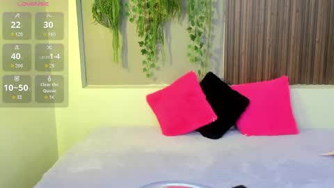 Snapshot of amybarton chatting on 10-12-25, 04:06 My name is AMY... Nice to meet you thumb up me please its important online show from 10-12-25, 04:06