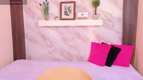 Snapshot of amybarton chatting on 12-18-25, 05:30 My name is AMY... Nice to meet you thumb up me please its important online show from 12-18-25, 05:30