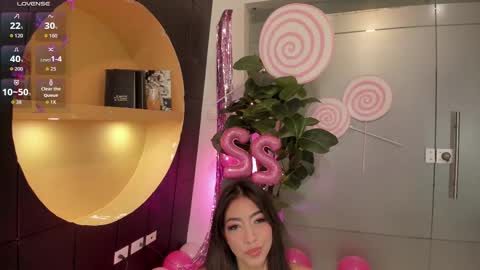 Snapshot of amyblackwood chatting on 10-10-25, 09:03 Amy online show from 10-10-25, 09:03