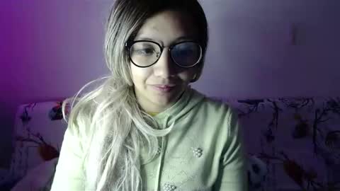 Snapshot of amycosplay99 chatting on 01-01-25, 02:20 amycosplay99 online show from 01-01-25, 02:20