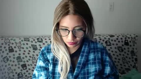 Snapshot of amycosplay99 chatting on 01-27-25, 02:53 amycosplay99 online show from 01-27-25, 02:53