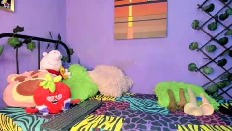 Snapshot of amydelahoz chatting on 10-27-25, 02:04 Amy Kamila online show from 10-27-25, 02:04