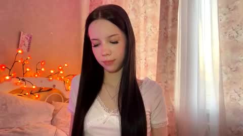 Snapshot of amygrav chatting on 10-27-25, 01:15 Milou online show from 10-27-25, 01:15