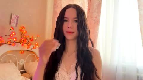 Snapshot of amygrav chatting on 11-04-25, 10:14 Milou online show from 11-04-25, 10:14