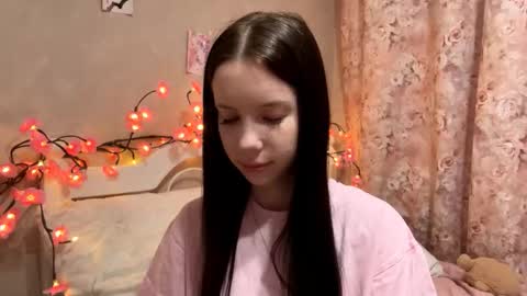 Snapshot of amygrav chatting on 11-09-25, 01:53 Milou online show from 11-09-25, 01:53