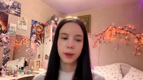 Snapshot of amygrav chatting on 12-05-25, 01:42 Milou online show from 12-05-25, 01:42