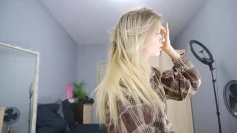 amylanee online show from 09-19-25, 07:54