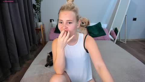 amymilson online show from 03-03-25, 04:35