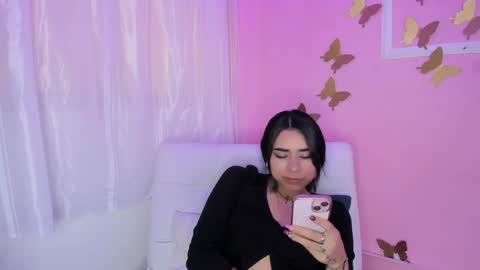 Snapshot of amyolimpo chatting on 01-15-25, 08:26 Amy ... Nice to meet u thumb up me please its important online show from 01-15-25, 08:26