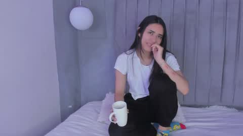 Snapshot of amyolimpo chatting on 01-20-25, 07:36 Amy ... Nice to meet u thumb up me please its important online show from 01-20-25, 07:36