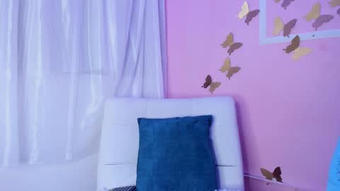 Snapshot of amyolimpo chatting on 01-21-25, 08:32 Amy ... Nice to meet u thumb up me please its important online show from 01-21-25, 08:32