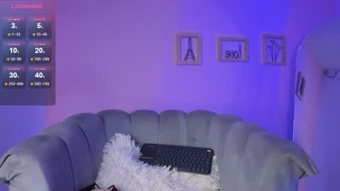 Snapshot of amyolimpo chatting on 02-01-25, 01:23 Amy ... Nice to meet u thumb up me please its important online show from 02-01-25, 01:23